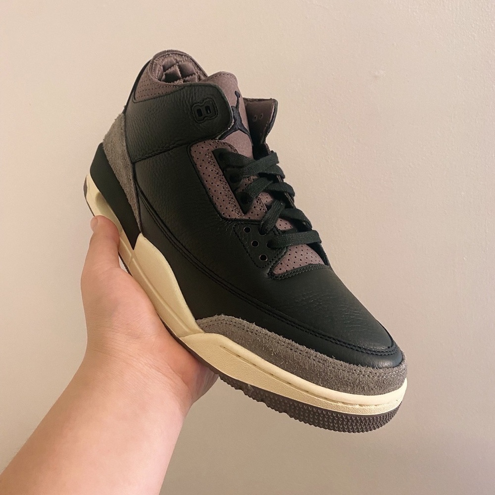 A Ma Maniere x Jordan 3 (W) ‘While you were Sleeping’
Size 13.5 Wmns